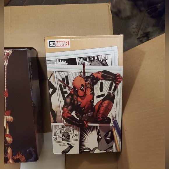 Deadpool sneaker - Picture 2 of 3